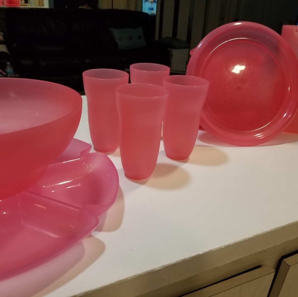 Pink Party Tableware Set - Picture 2 of 5